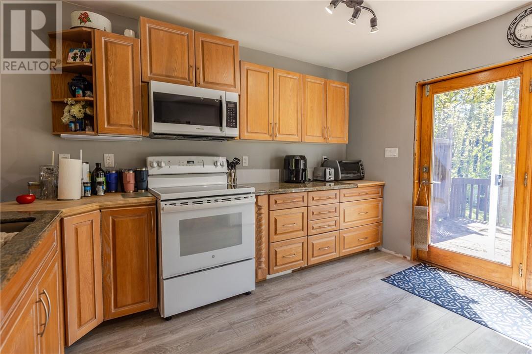 8 Beauchamp Drive, Espanola, Ontario  P5E 1R1 - Photo 8 - 2128359
