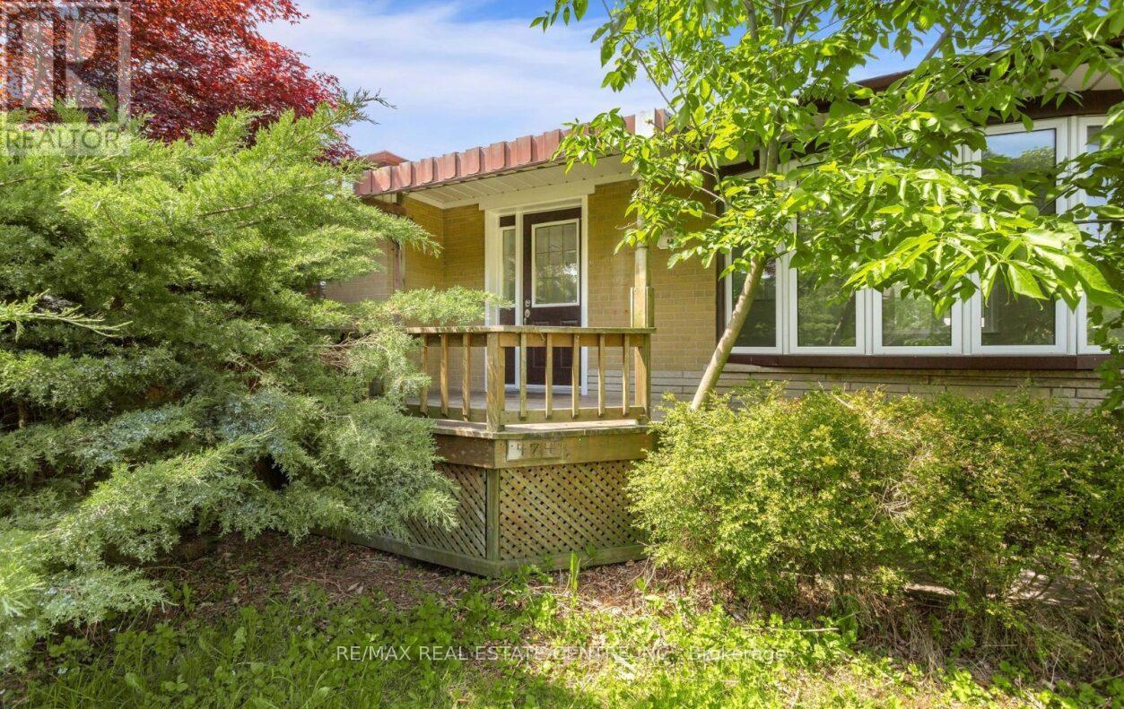 474 Seaton Drive, Oakville, Ontario  L6L 3Y5 - Photo 3 - W13247812