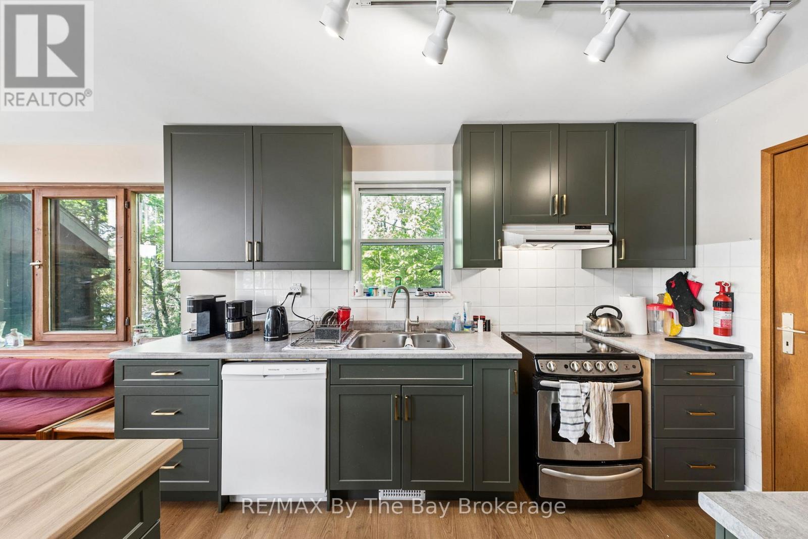 609 South Bay Road, Georgian Bay, Ontario  L0K 1S0 - Photo 17 - X13074480
