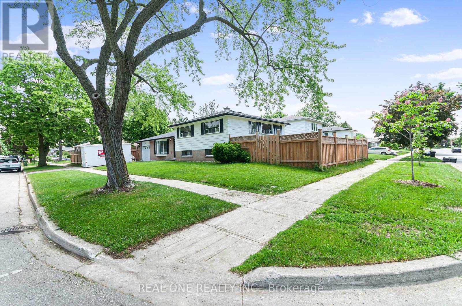 1 Grovenest Drive, Toronto, Ontario  M1E 4J2 - Photo 2 - E13249818