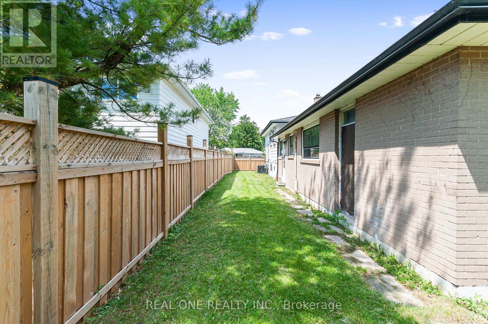1 Grovenest Drive, Toronto, Ontario  M1E 4J2 - Photo 28 - E13249818