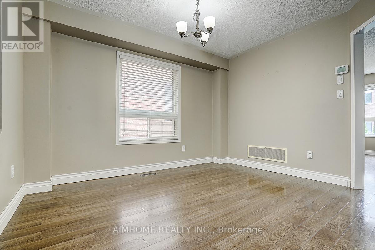 969 Oaktree Crescent, Newmarket, Ontario  L3X 2Z2 - Photo 4 - N13250390