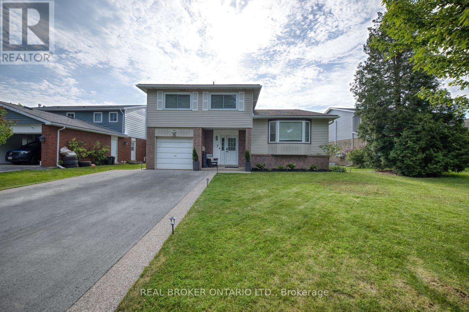 7 FAIRINGTON CRESCENT, St. Catharines, Ontario