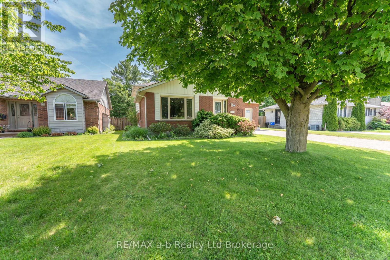 18 Denrich Avenue, Tillsonburg, Ontario  N4G 4W2 - Photo 2 - X13410160