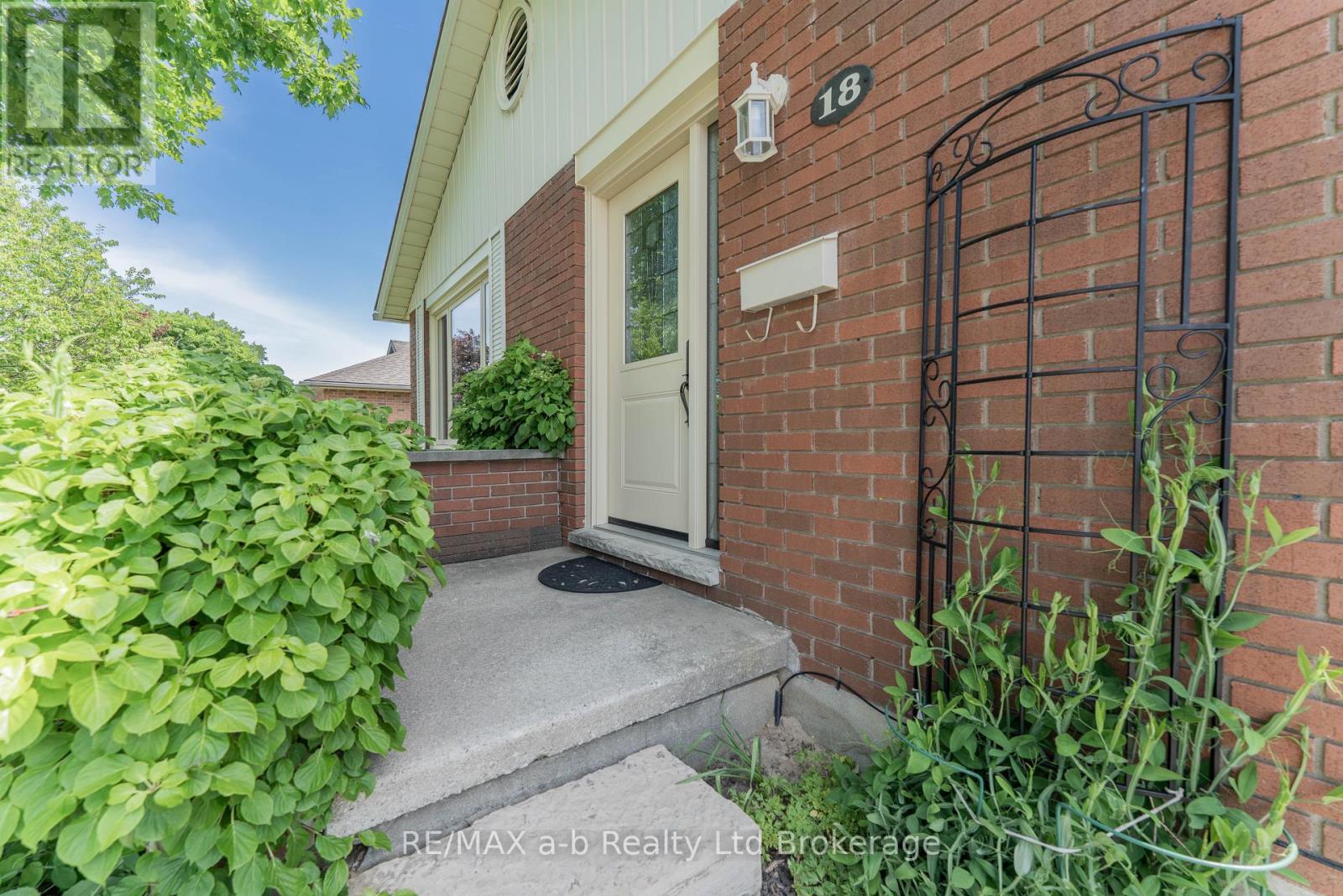 18 Denrich Avenue, Tillsonburg, Ontario  N4G 4W2 - Photo 4 - X13410160