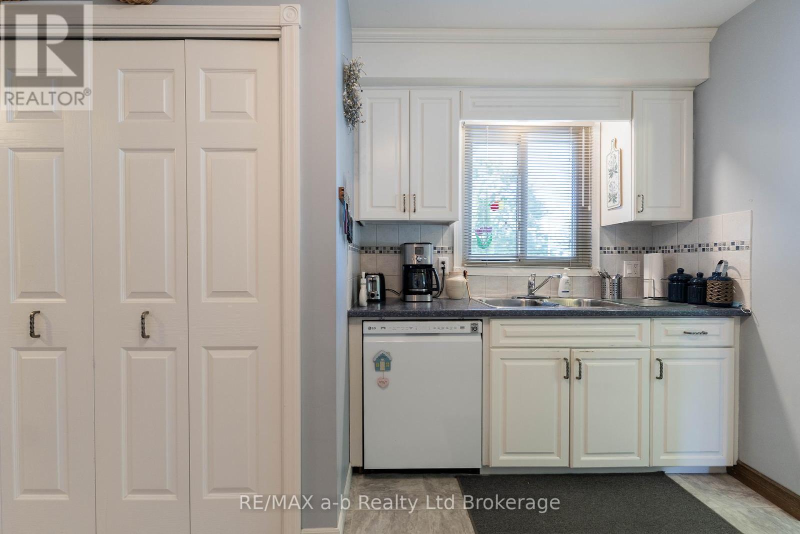 18 Denrich Avenue, Tillsonburg, Ontario  N4G 4W2 - Photo 8 - X13410160