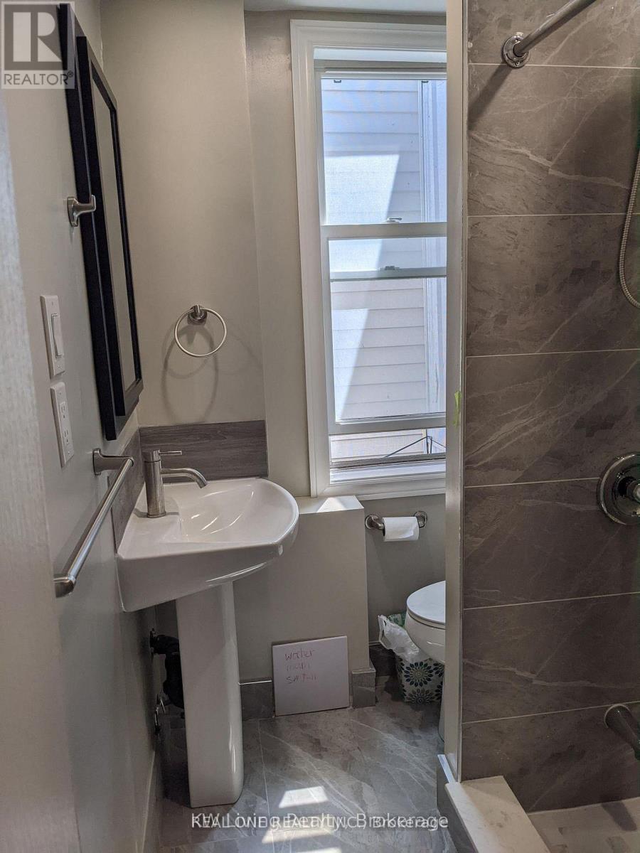 29 Kensington Avenue, Toronto, Ontario  M5T 2J8 - Photo 11 - C13410130