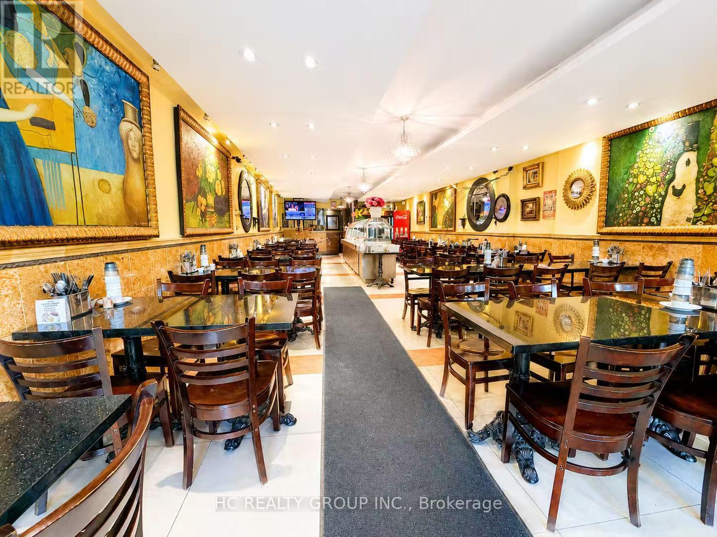414 DUNDAS STREET W, Toronto, Ontario