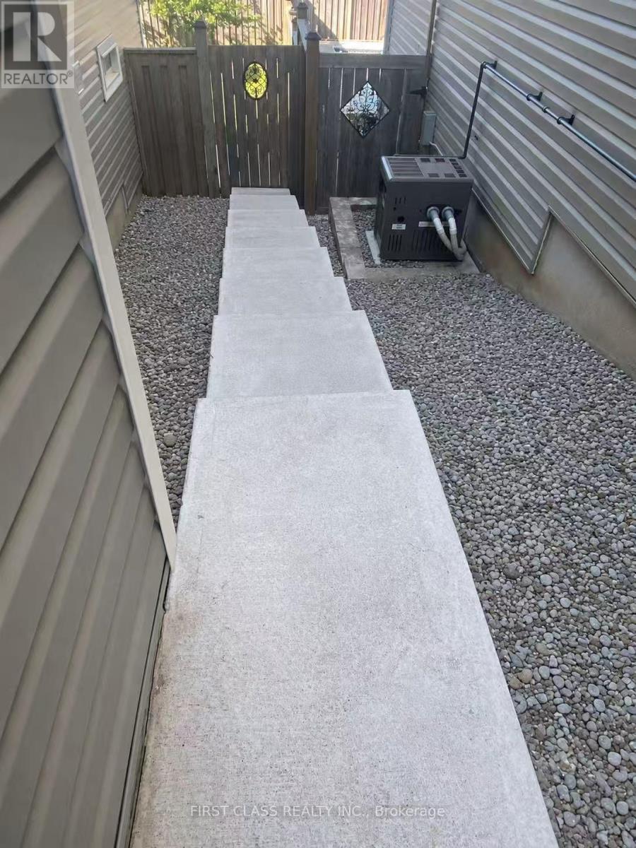 1716 Arborwood Drive, Oshawa, Ontario  L1K 0P1 - Photo 10 - E13410152