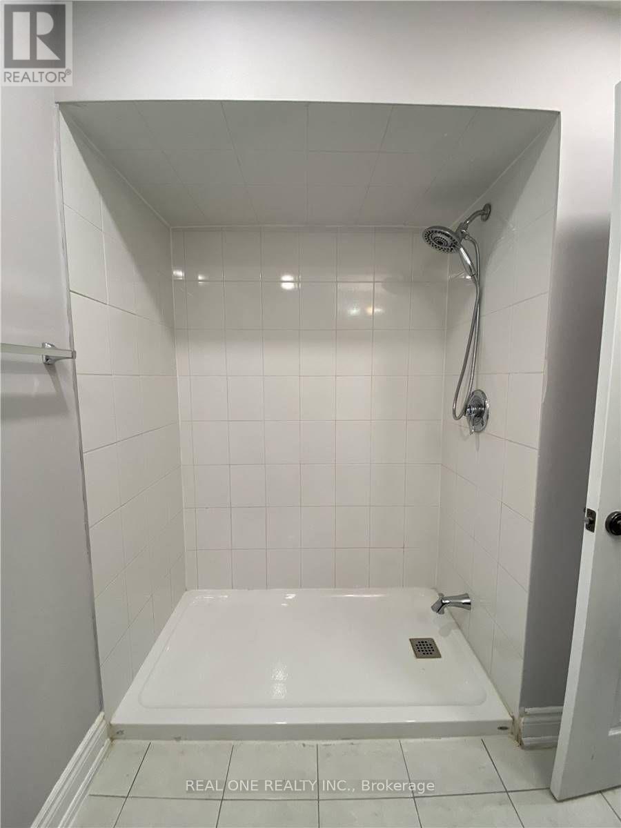 Upper - 81 Eastman Crescent, Newmarket, Ontario  L3Y 5S3 - Photo 19 - N13410176