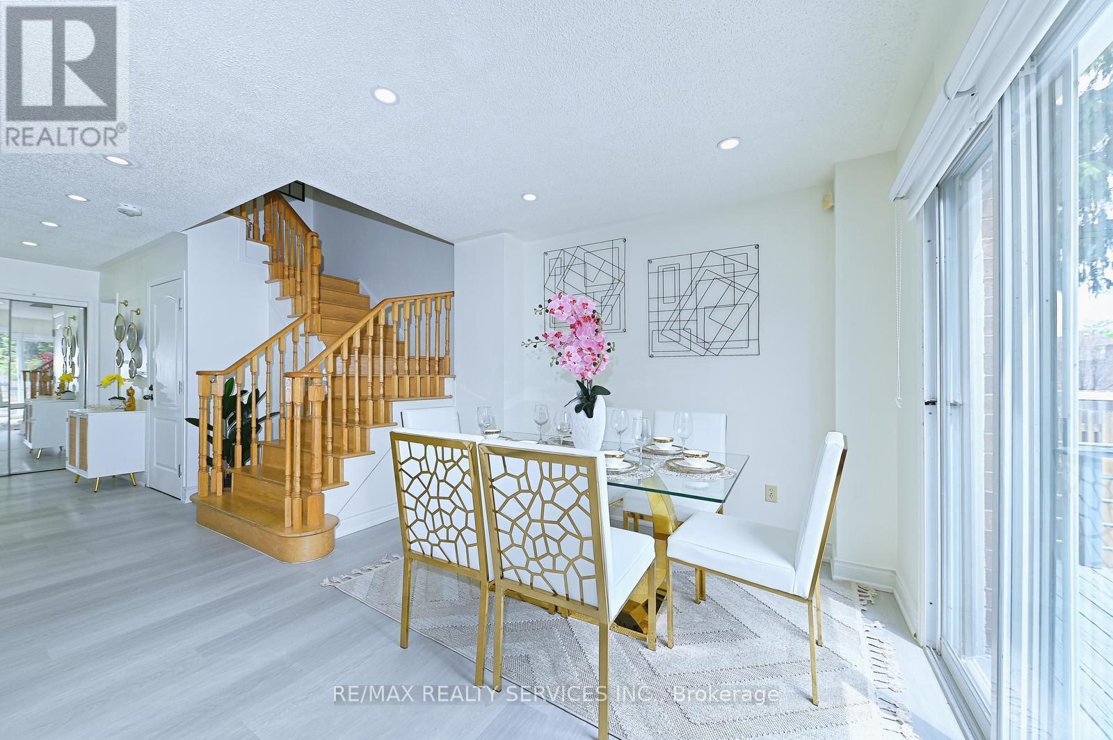 56 Mullis Crescent, Brampton, Ontario  L6Y 4T2 - Photo 11 - W13410148