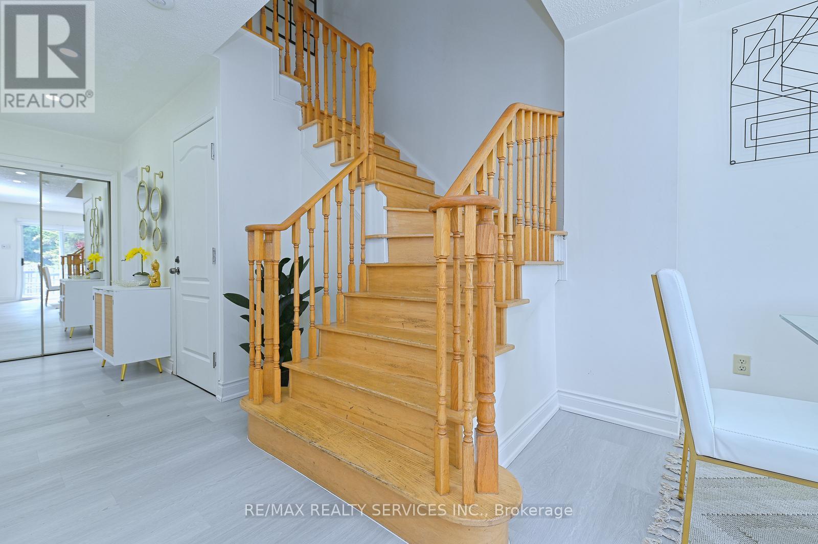 56 Mullis Crescent, Brampton, Ontario  L6Y 4T2 - Photo 16 - W13410148