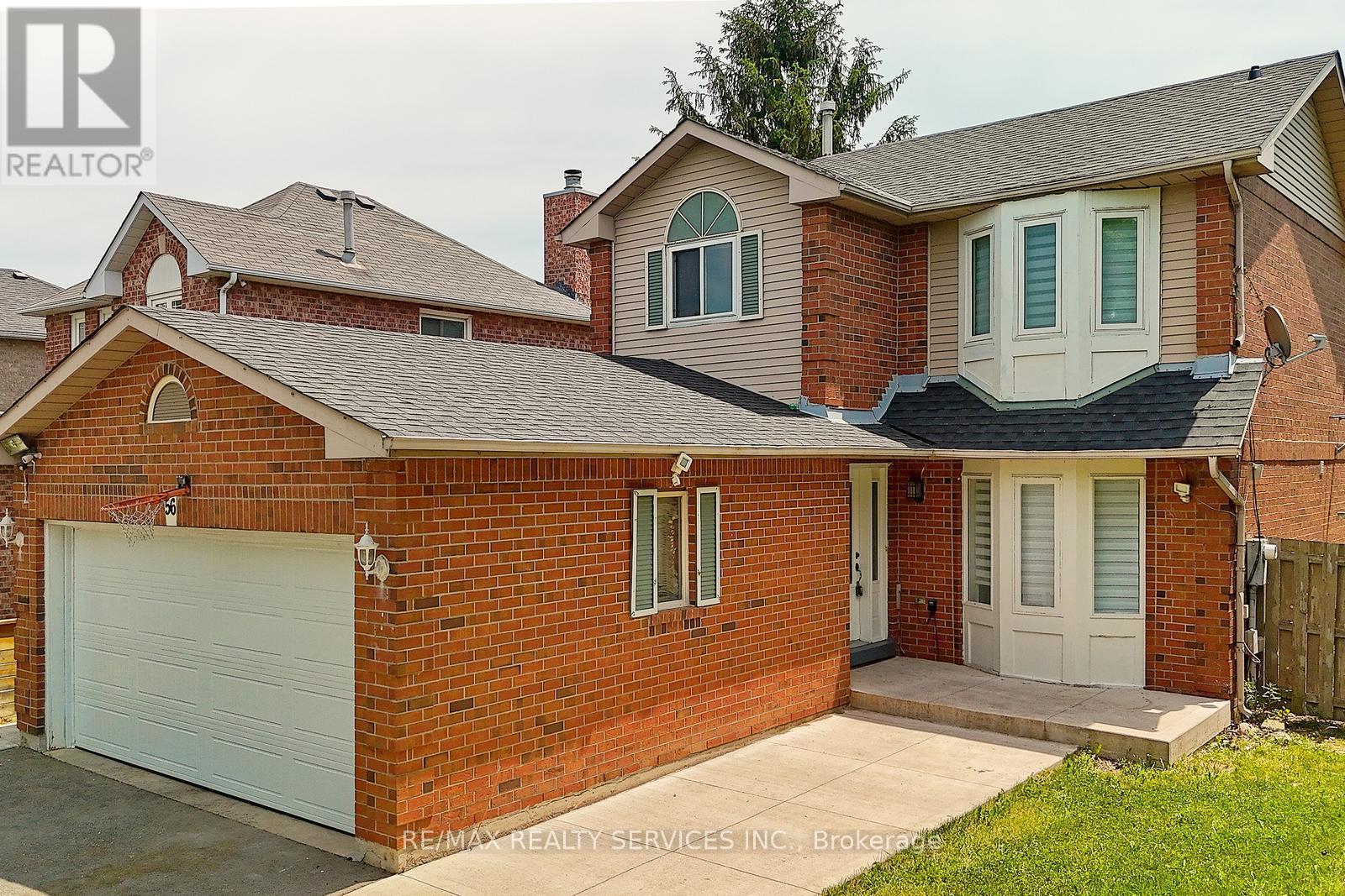 56 Mullis Crescent, Brampton, Ontario  L6Y 4T2 - Photo 3 - W13410148
