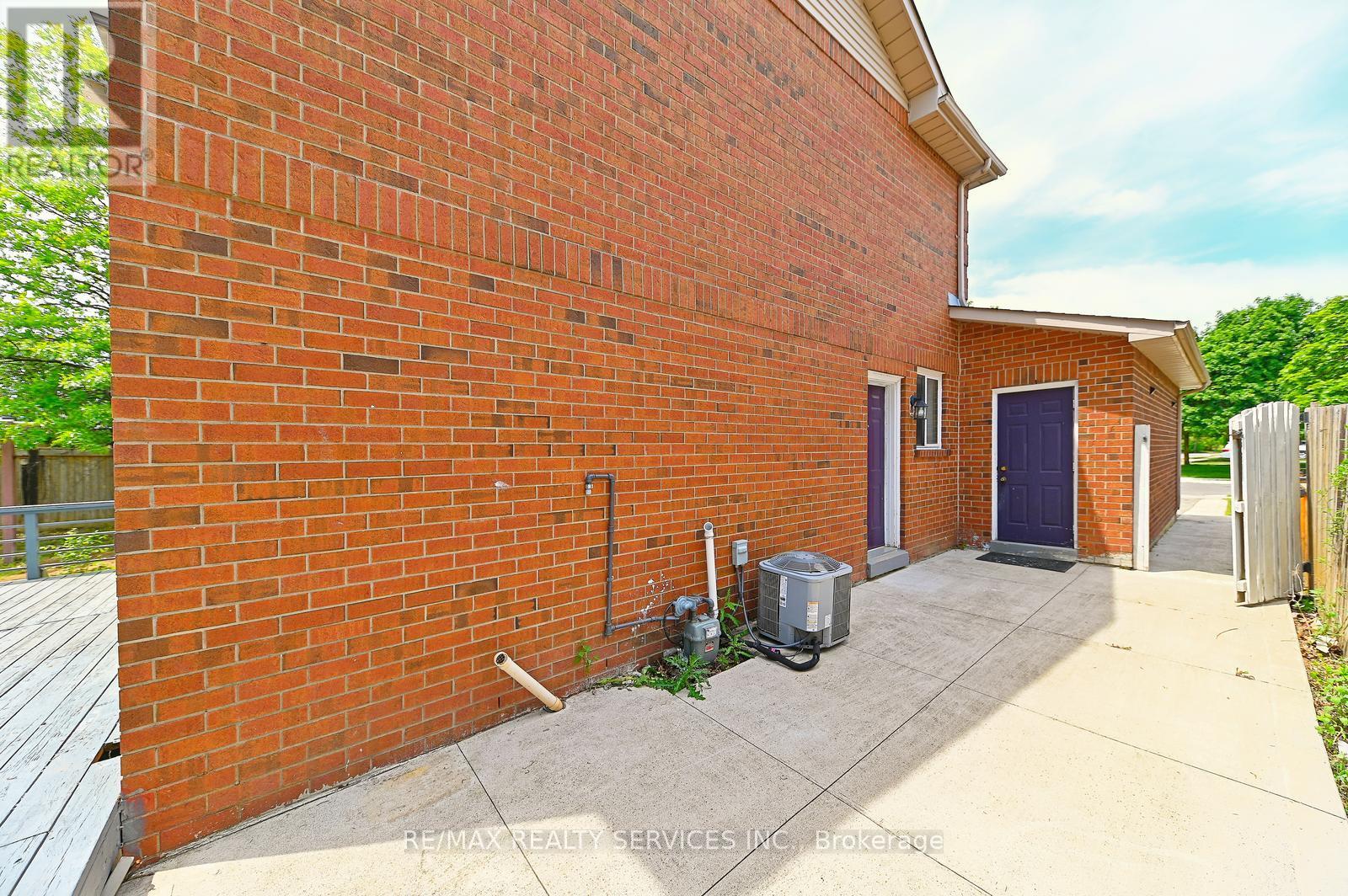 56 Mullis Crescent, Brampton, Ontario  L6Y 4T2 - Photo 33 - W13410148