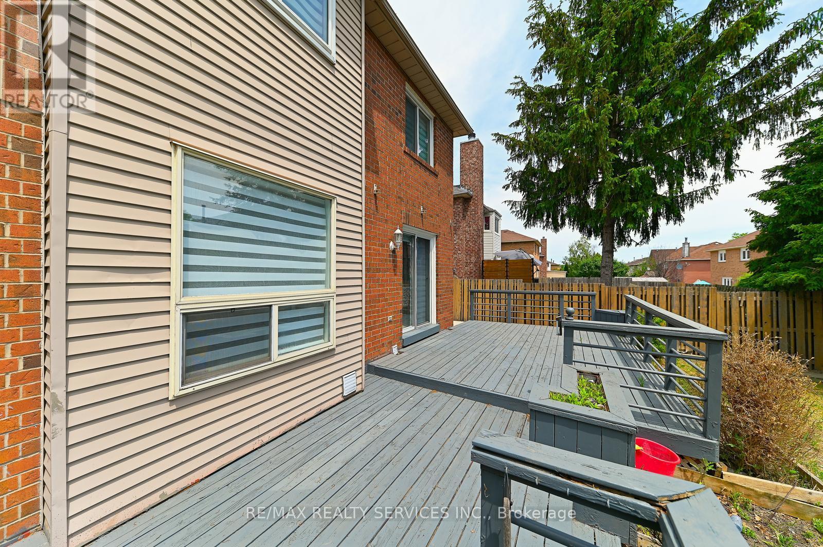 56 Mullis Crescent, Brampton, Ontario  L6Y 4T2 - Photo 36 - W13410148