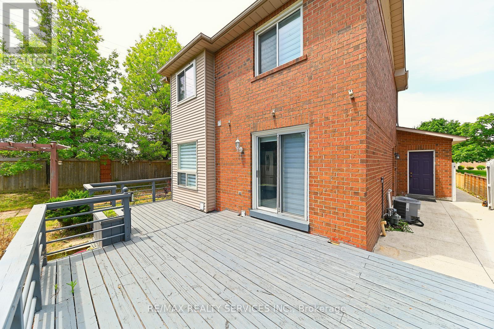 56 Mullis Crescent, Brampton, Ontario  L6Y 4T2 - Photo 37 - W13410148