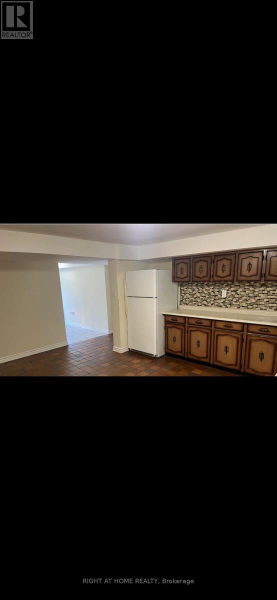 86 Langside Avenue, Toronto, Ontario  M9N 3P4 - Photo 7 - W13410158
