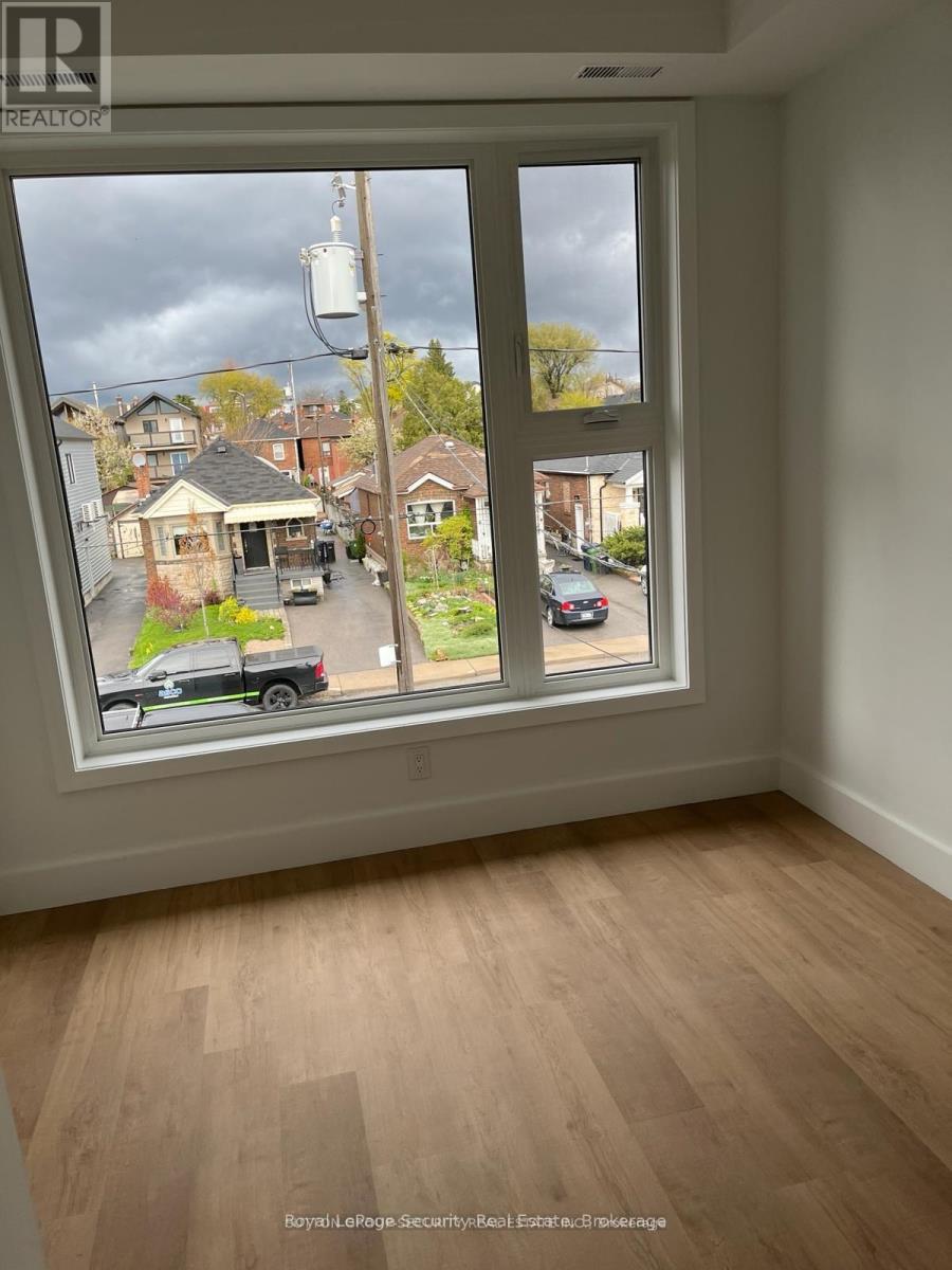 2 - 70 Chamberlain Avenue, Toronto, Ontario  M6E 4K1 - Photo 11 - W13410170