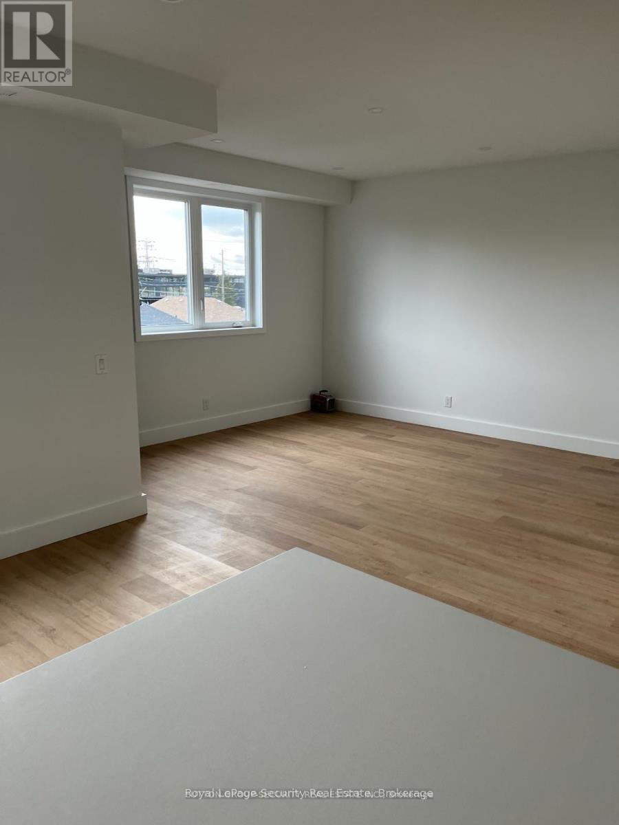 2 - 70 Chamberlain Avenue, Toronto, Ontario  M6E 4K1 - Photo 13 - W13410170