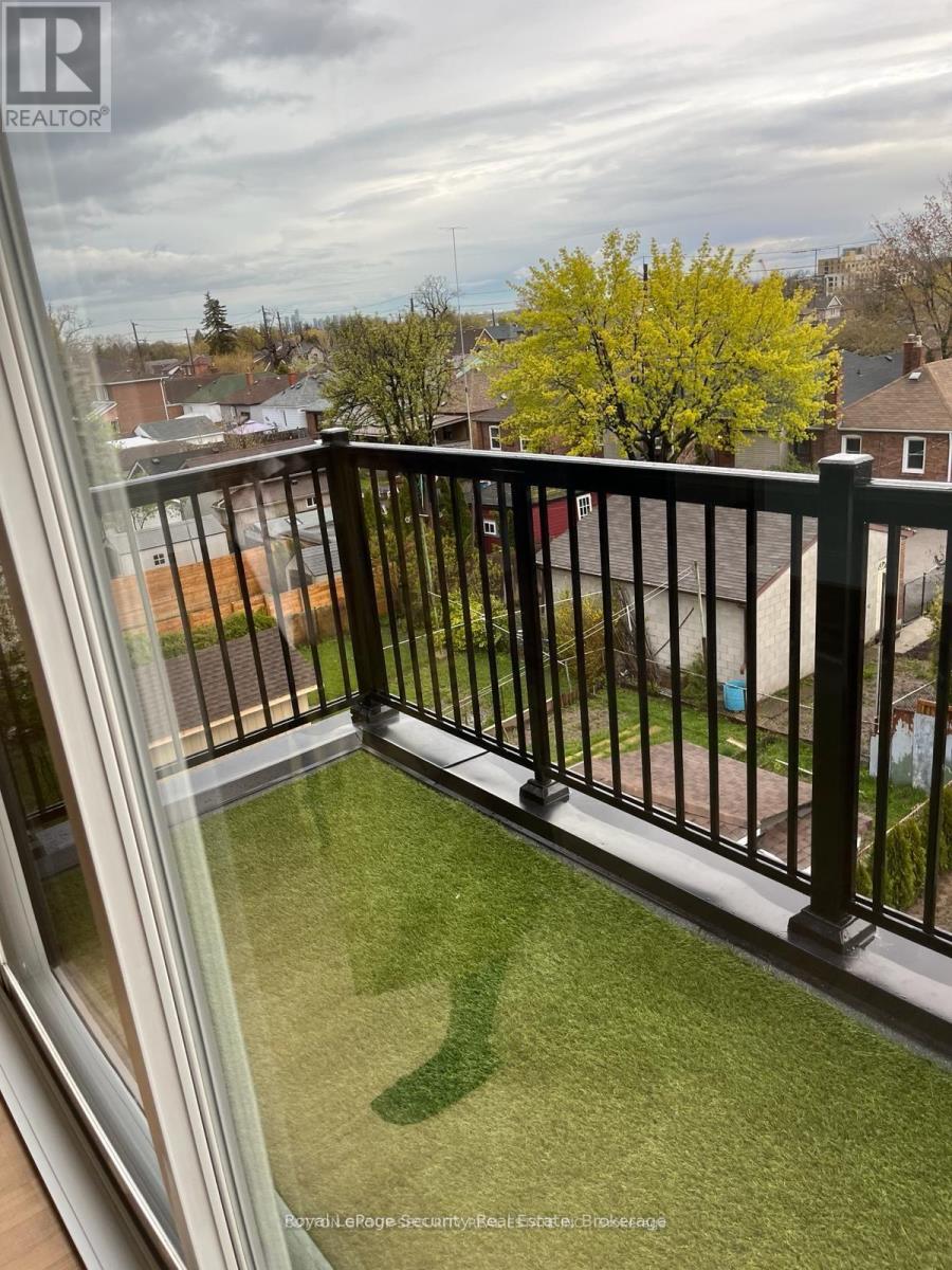 2 - 70 Chamberlain Avenue, Toronto, Ontario  M6E 4K1 - Photo 17 - W13410170