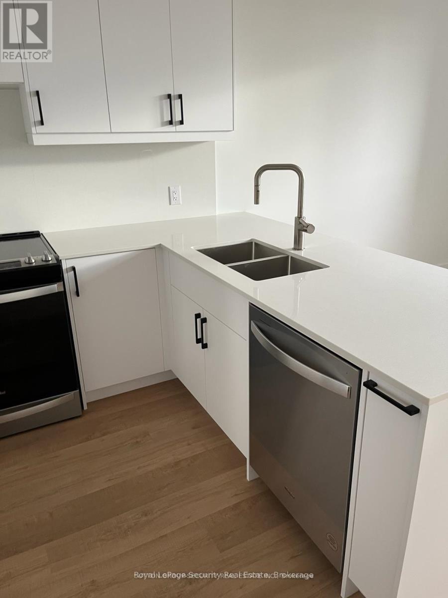 2 - 70 Chamberlain Avenue, Toronto, Ontario  M6E 4K1 - Photo 5 - W13410170