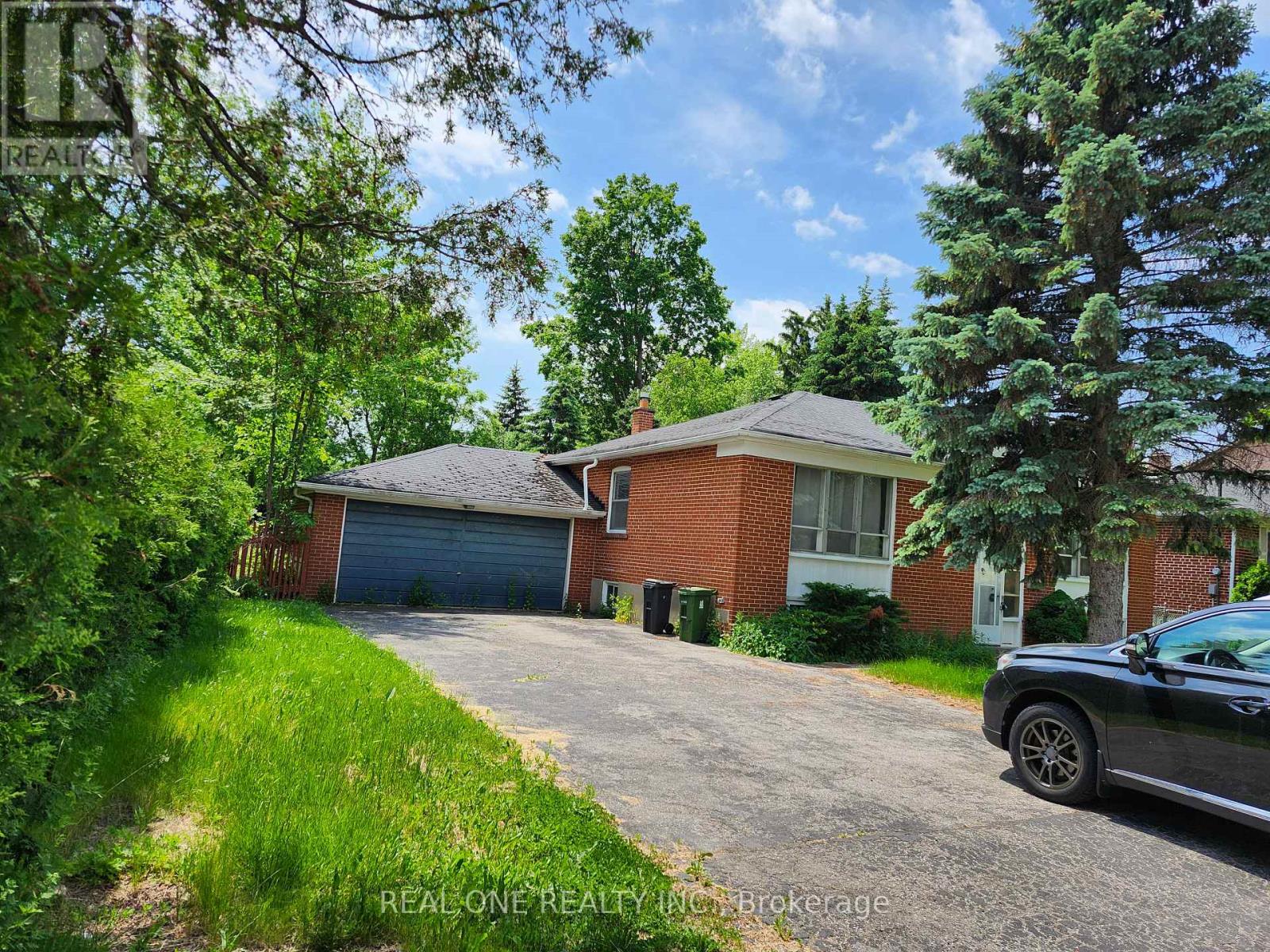 33 URBANDALE AVENUE, Toronto, Ontario