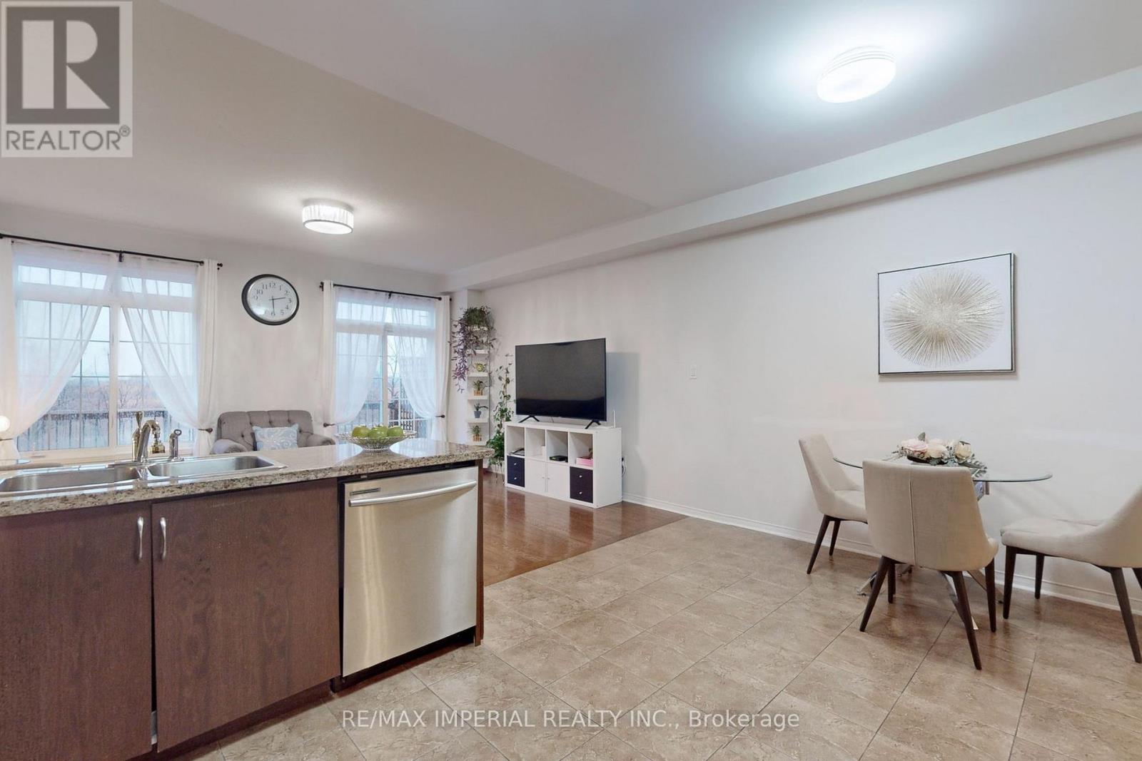 28 Spruce Pine Crescent, Vaughan, Ontario  L6A 4T3 - Photo 10 - N13410186