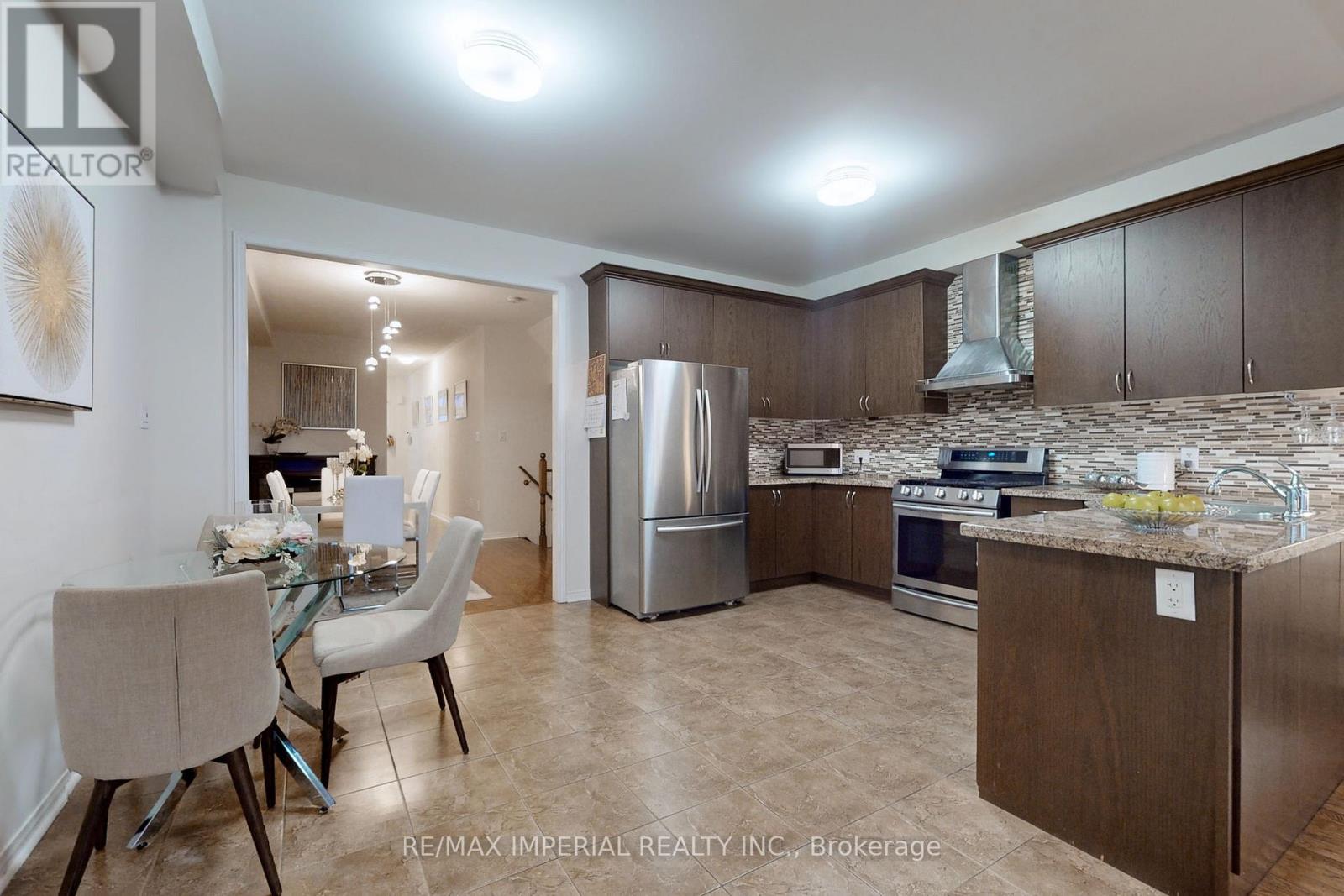 28 Spruce Pine Crescent, Vaughan, Ontario  L6A 4T3 - Photo 6 - N13410186