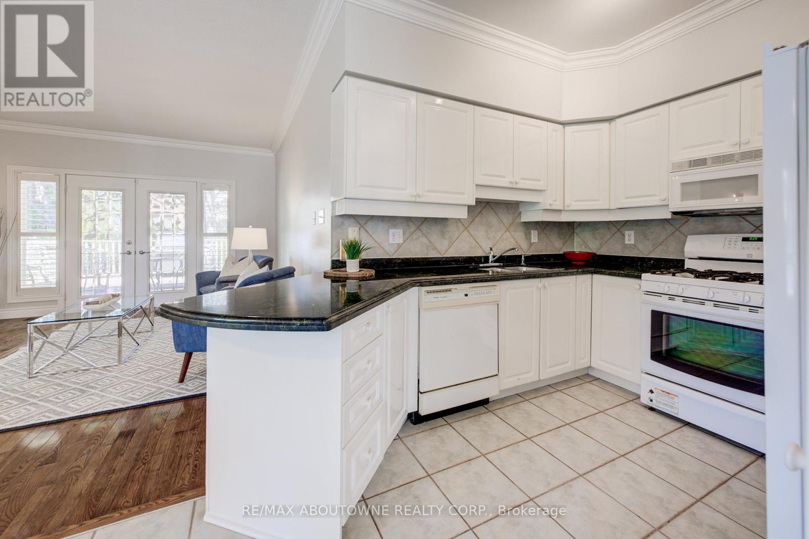 2163 Langtry Drive, Oakville, Ontario  L6M 3J7 - Photo 3 - W13410196