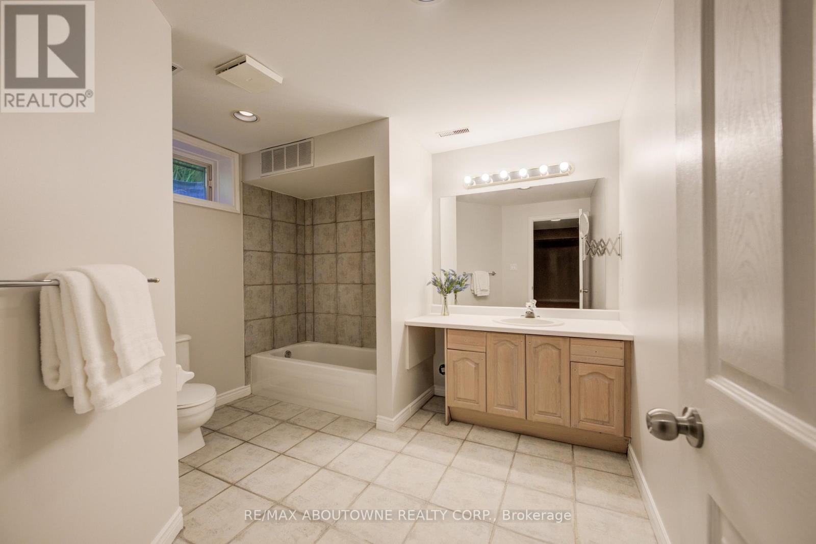 2163 Langtry Drive, Oakville, Ontario  L6M 3J7 - Photo 31 - W13410196