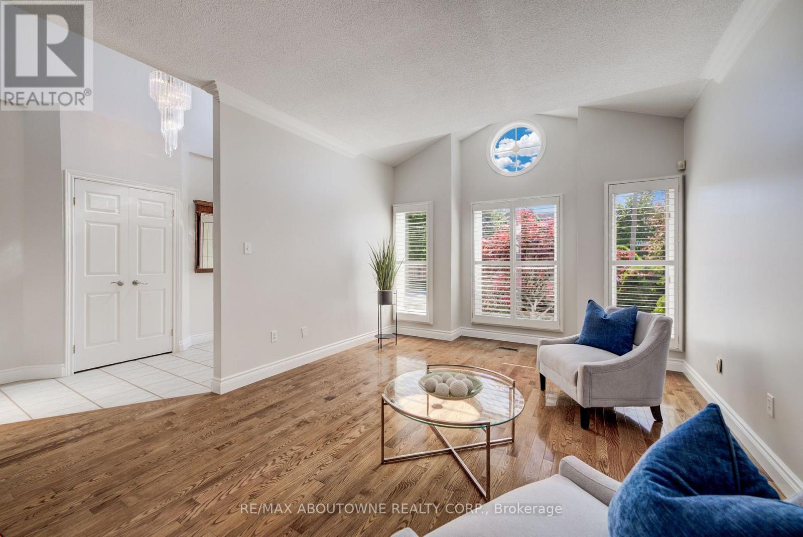2163 Langtry Drive, Oakville, Ontario  L6M 3J7 - Photo 8 - W13410196