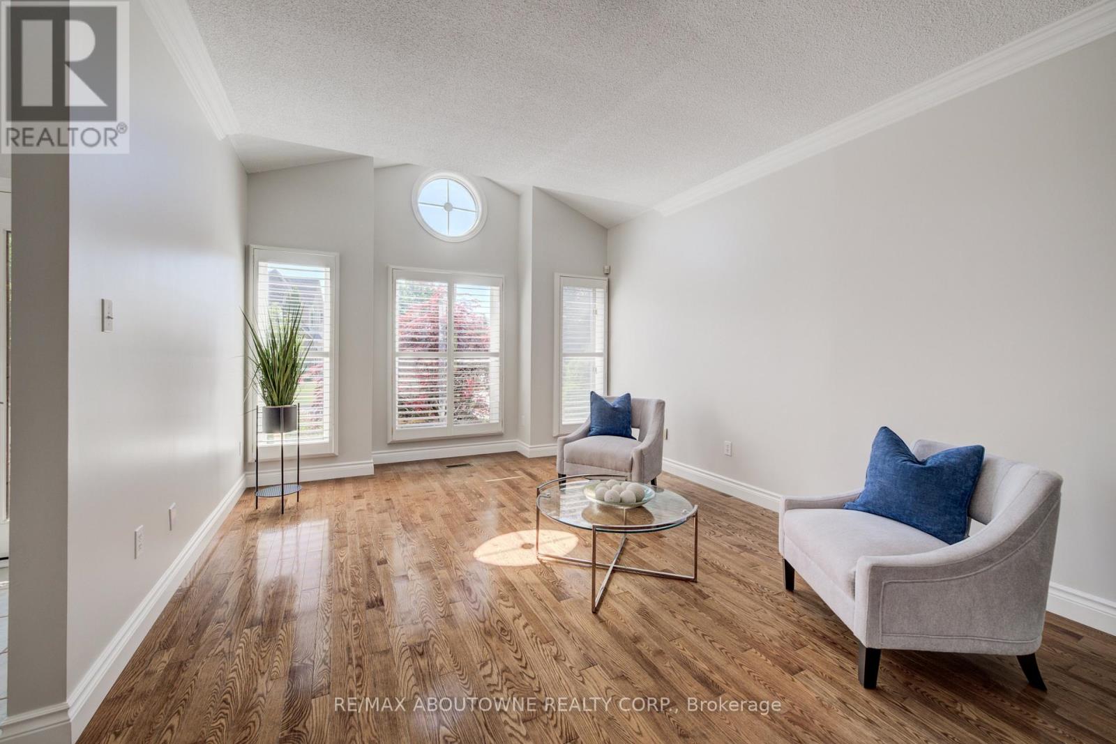 2163 Langtry Drive, Oakville, Ontario  L6M 3J7 - Photo 9 - W13410196