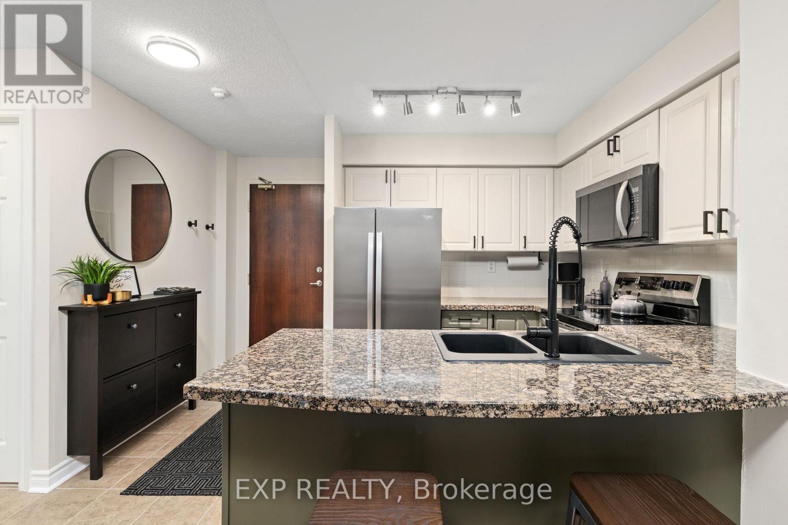 1605 - 5 Michael Power Place, Toronto, Ontario  M9A 0A3 - Photo 4 - W13410224