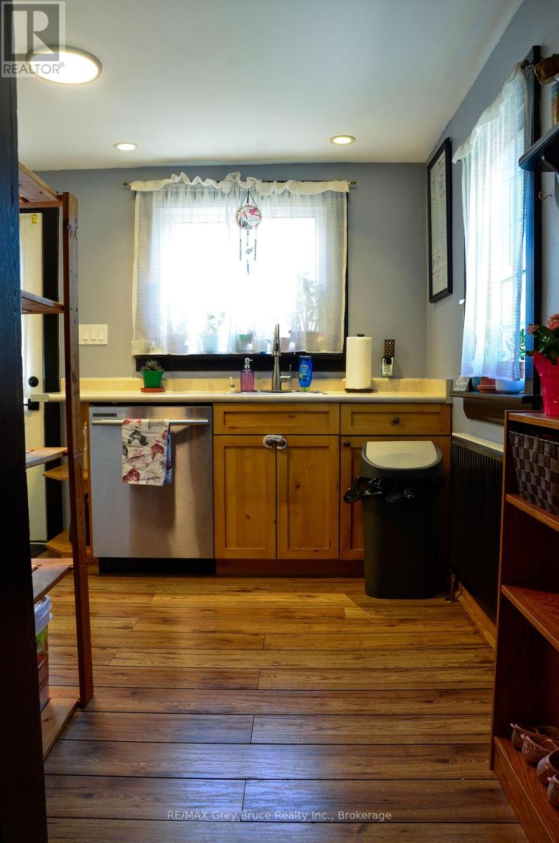499 16th Street, Owen Sound, Ontario  N4K 4A5 - Photo 5 - X13410292