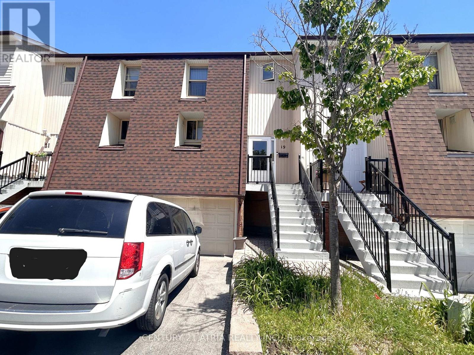 19 YELLOW BIRCHWAY, Toronto, Ontario