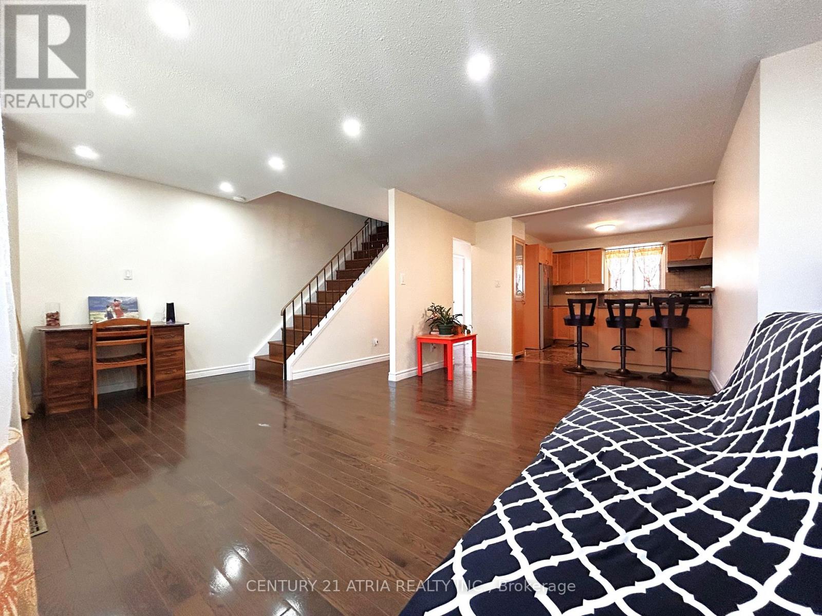 19 Yellow Birchway, Toronto, Ontario  M2H 2S9 - Photo 2 - C13410250
