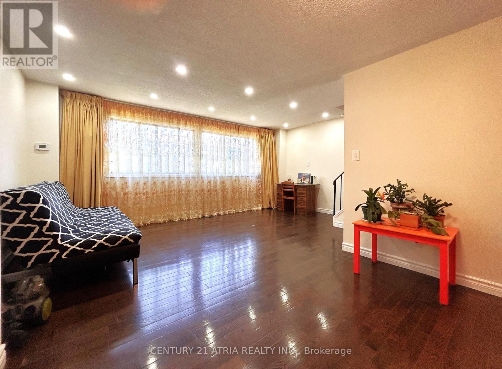 19 Yellow Birchway, Toronto, Ontario  M2H 2S9 - Photo 5 - C13410250