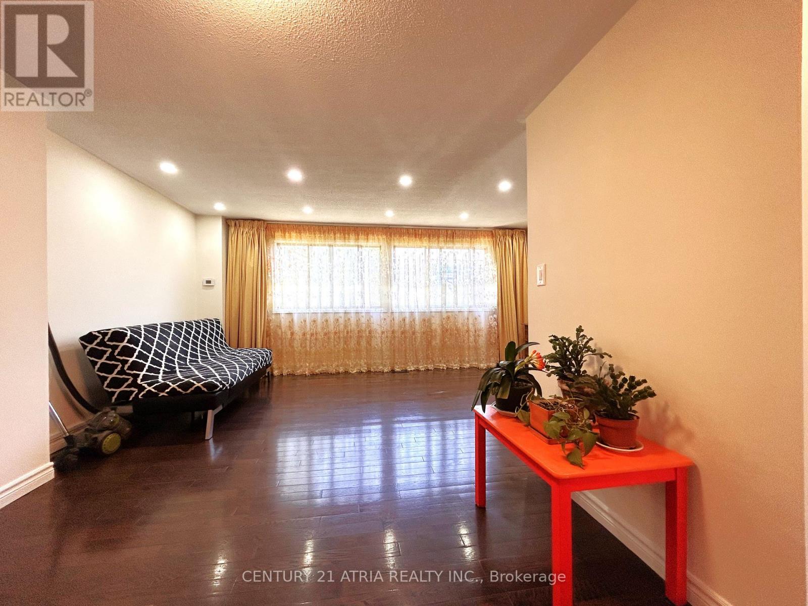 19 Yellow Birchway, Toronto, Ontario  M2H 2S9 - Photo 6 - C13410250