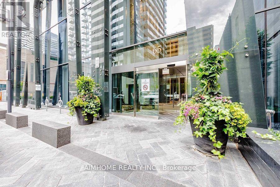 405 - 65 St Mary Street, Toronto, Ontario  M5S 0A6 - Photo 2 - C13410316
