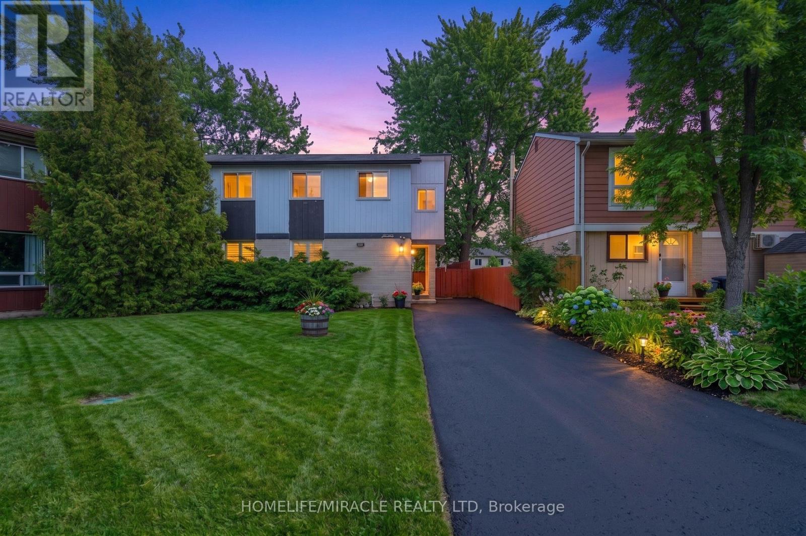 7 GREENHILLS SQUARE, Brampton, Ontario