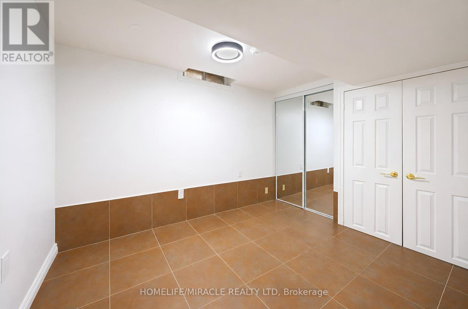 7 Greenhills Square, Brampton, Ontario  L6S 2J4 - Photo 36 - W13276302