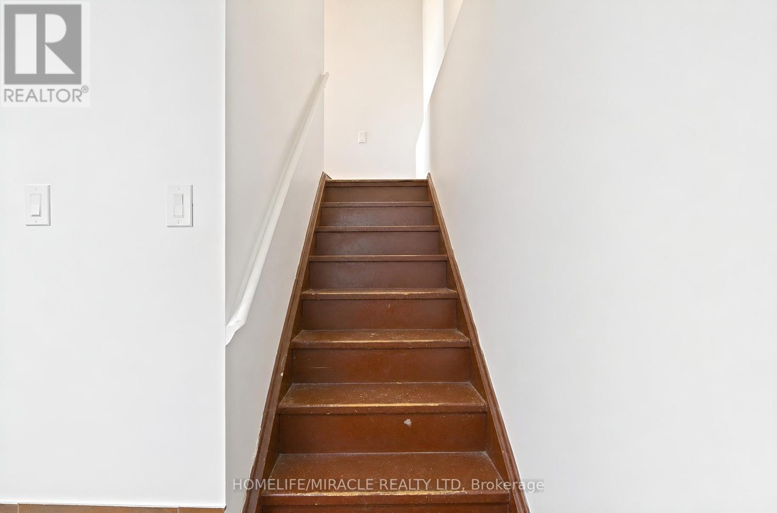 7 Greenhills Square, Brampton, Ontario  L6S 2J4 - Photo 32 - W13276302