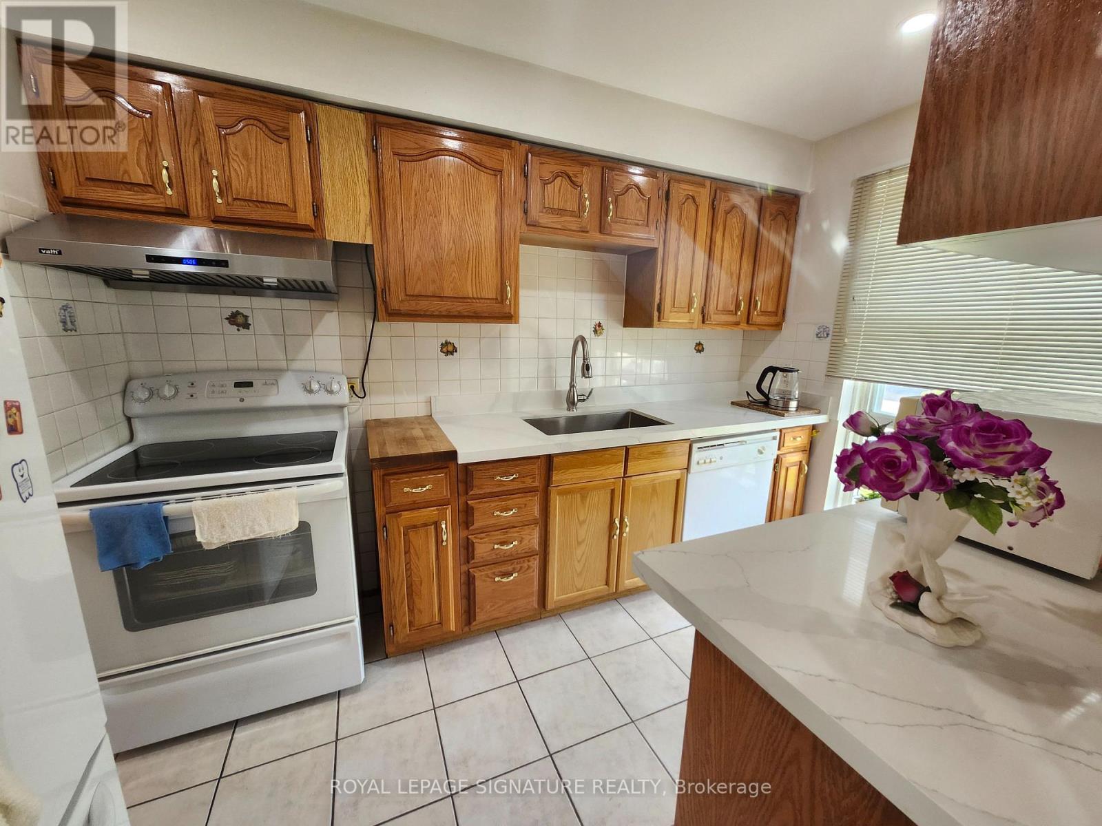 15 - 25 Gosford Boulevard, Toronto, Ontario  M3N 2G7 - Photo 6 - W13410280
