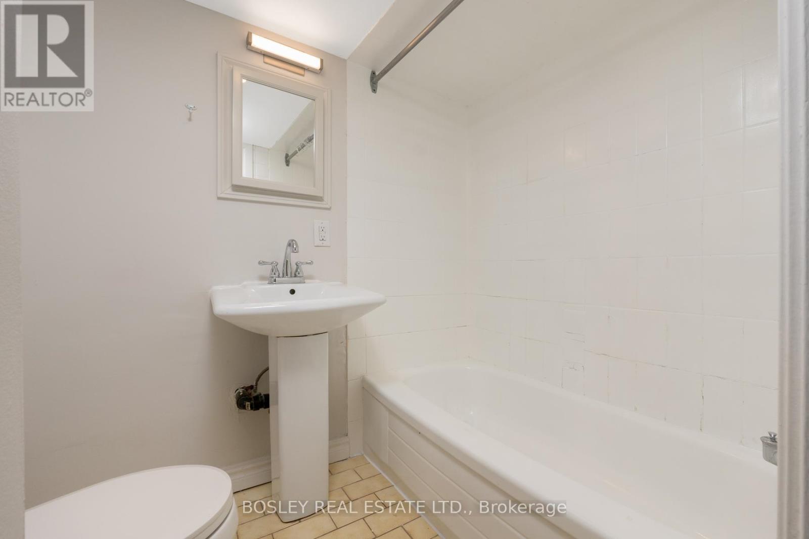 Bsmt - 16 Hallam Street, Toronto, Ontario  M6G 1W2 - Photo 15 - W13410312