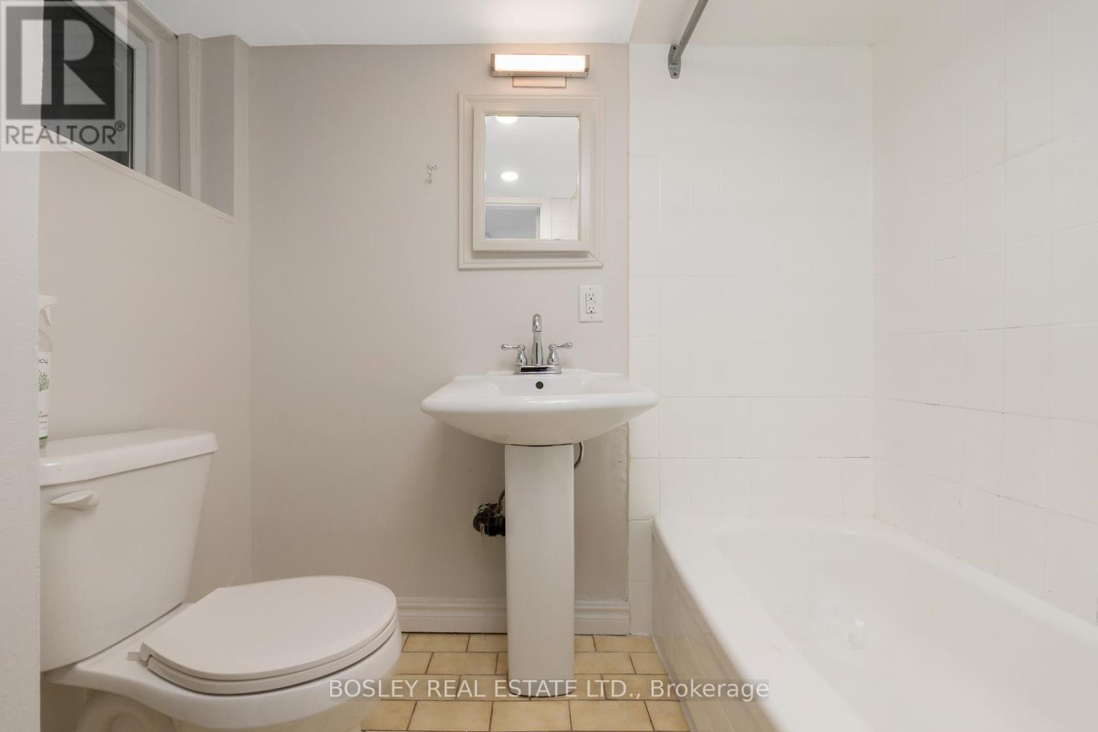 Bsmt - 16 Hallam Street, Toronto, Ontario  M6G 1W2 - Photo 16 - W13410312