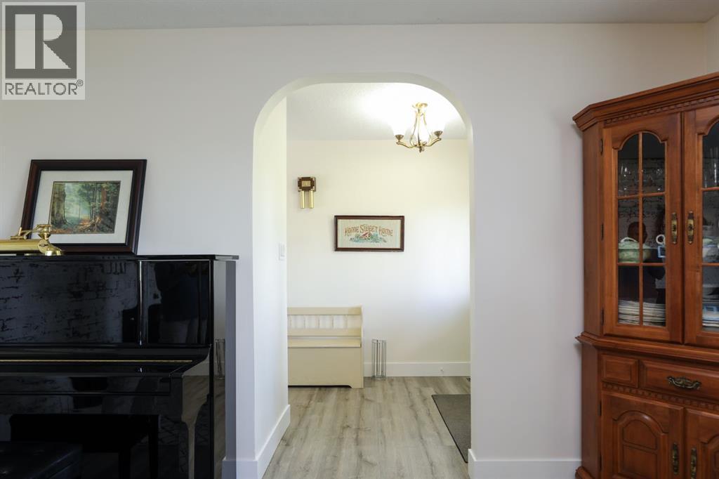 54 N 4 Street E, Magrath, Alberta  T0K 1J0 - Photo 6 - A2317748