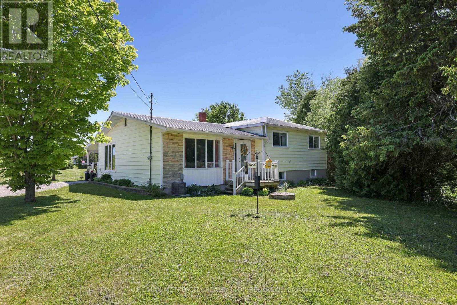 8 FENNESSY LANE, Admaston/Bromley, Ontario