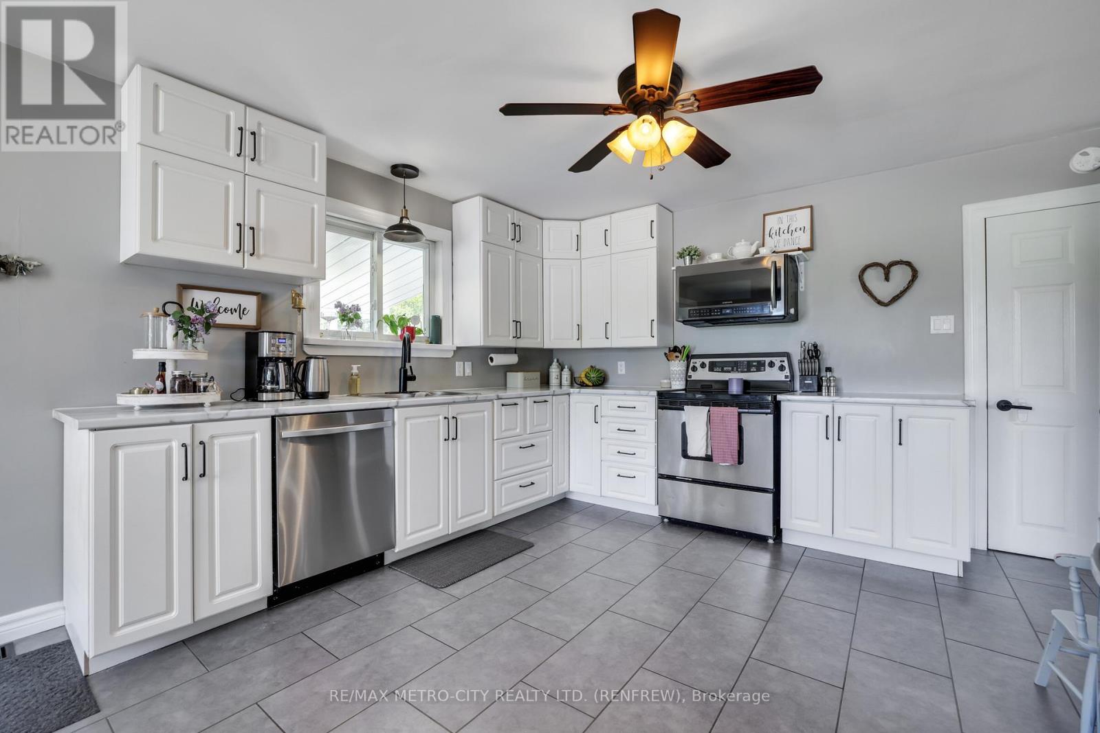 8 Fennessy Lane, Admaston/bromley, Ontario  K7V 3Z5 - Photo 7 - X13410386