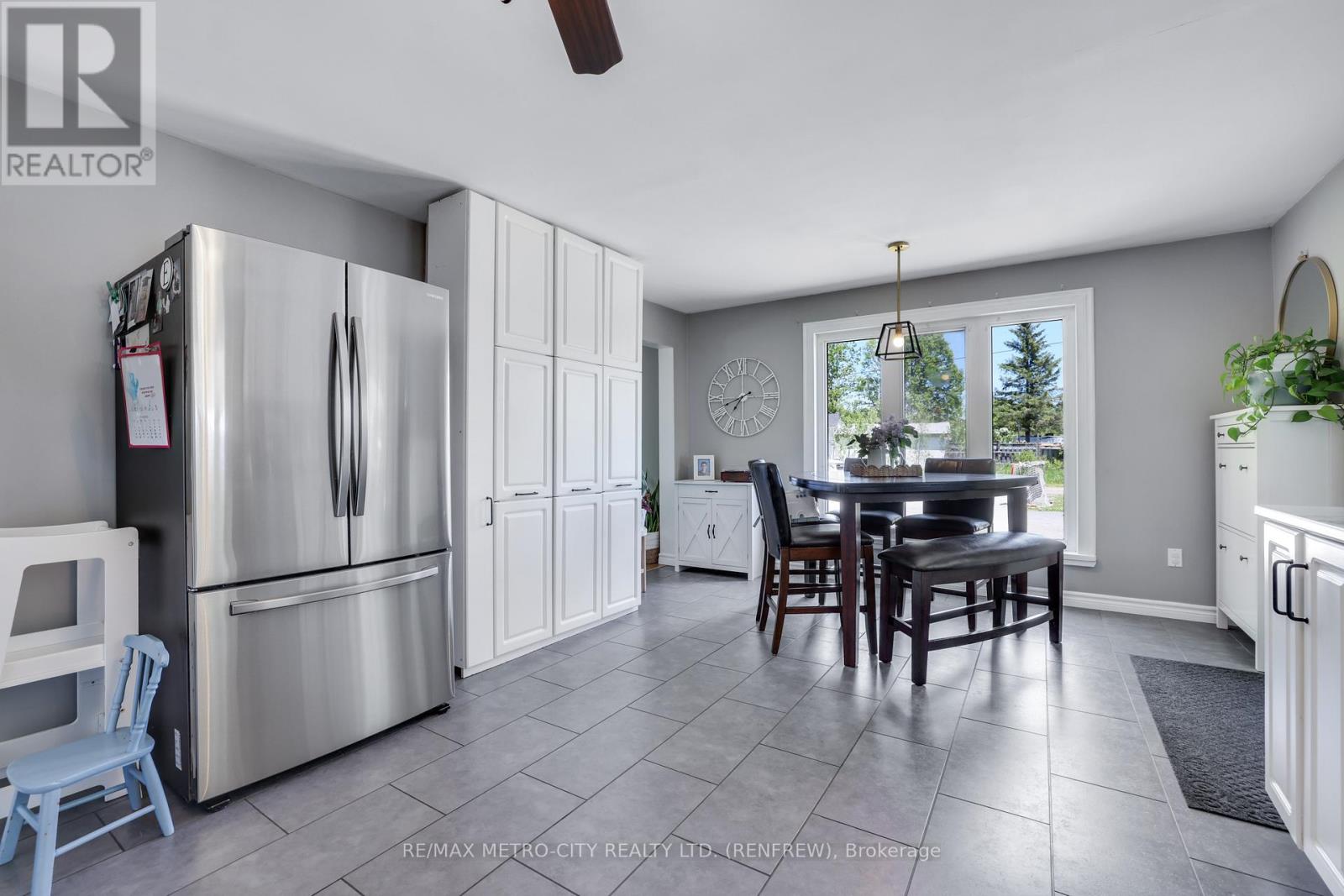 8 Fennessy Lane, Admaston/bromley, Ontario  K7V 3Z5 - Photo 9 - X13410386