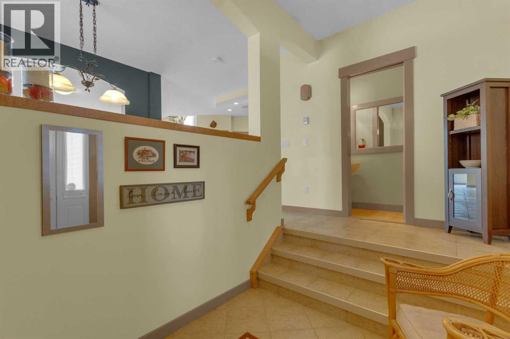 8 Elmont Court SW, Calgary, Alberta  T3H 5Z8 - Photo 5 - A2314670